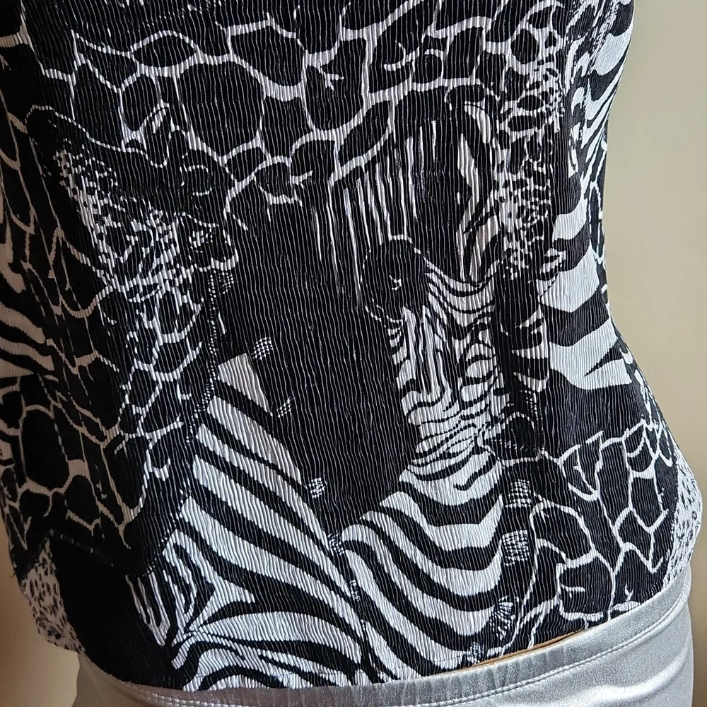 Woman's top - Picture 3 of 5